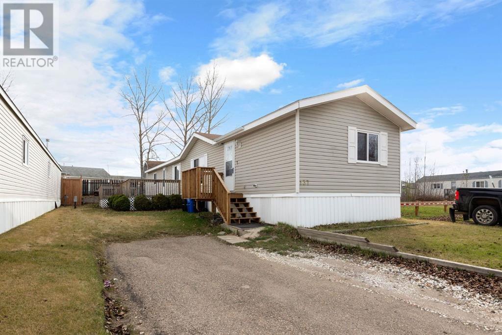 137 Clausen Crescent Property Photo 1