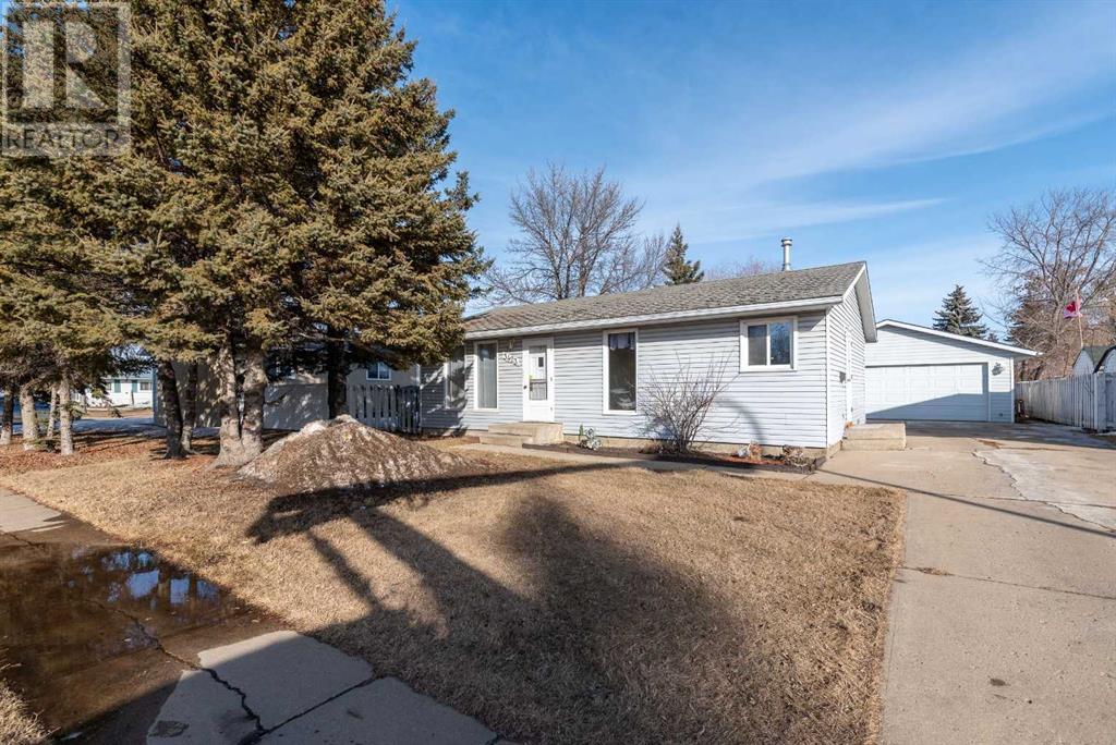3423 49 Avenue Property Photo 1