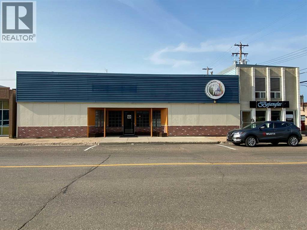 5008 48 Street Property Photo 1