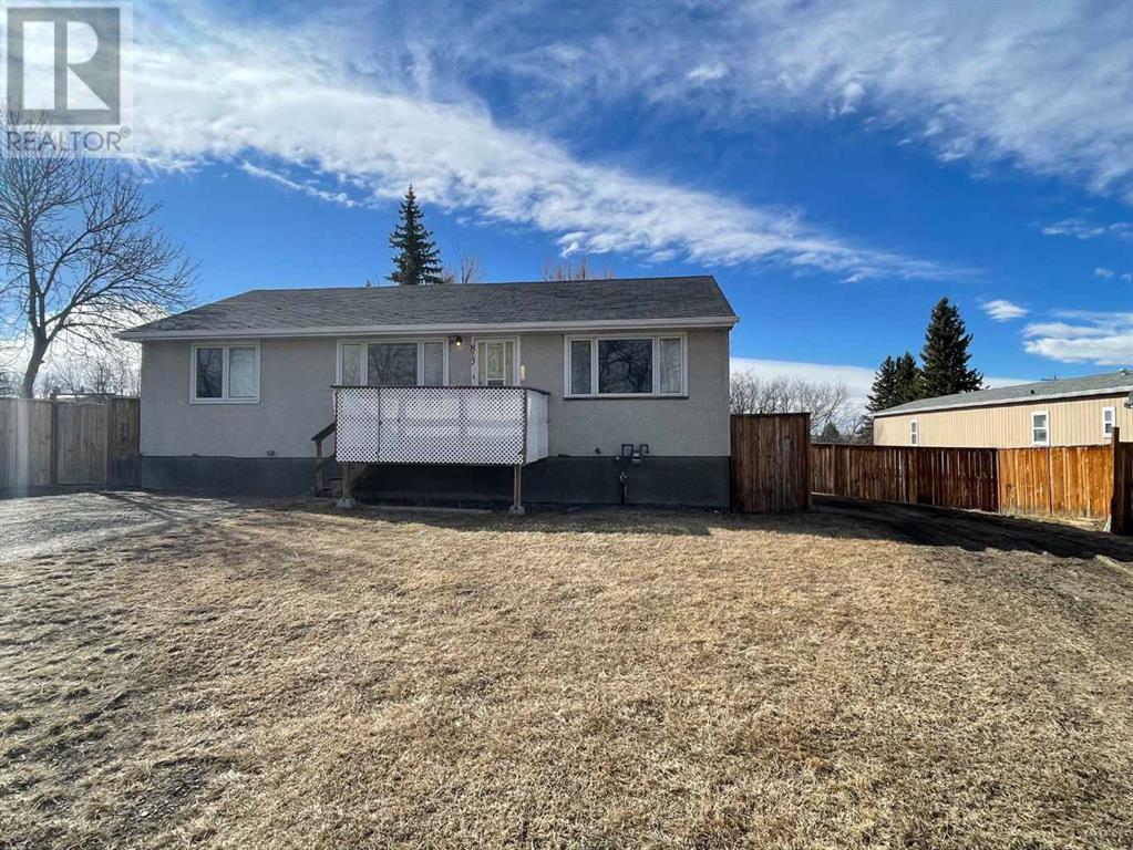 817 2 Street E Property Photo 1