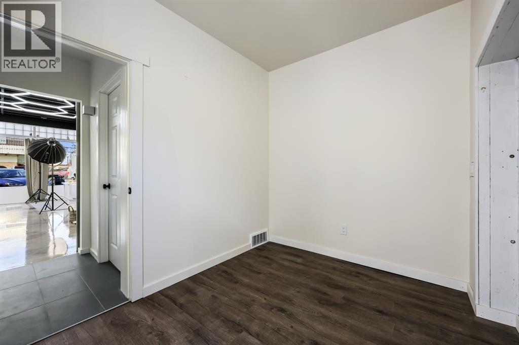 2025 19 Avenue Property Photo 20