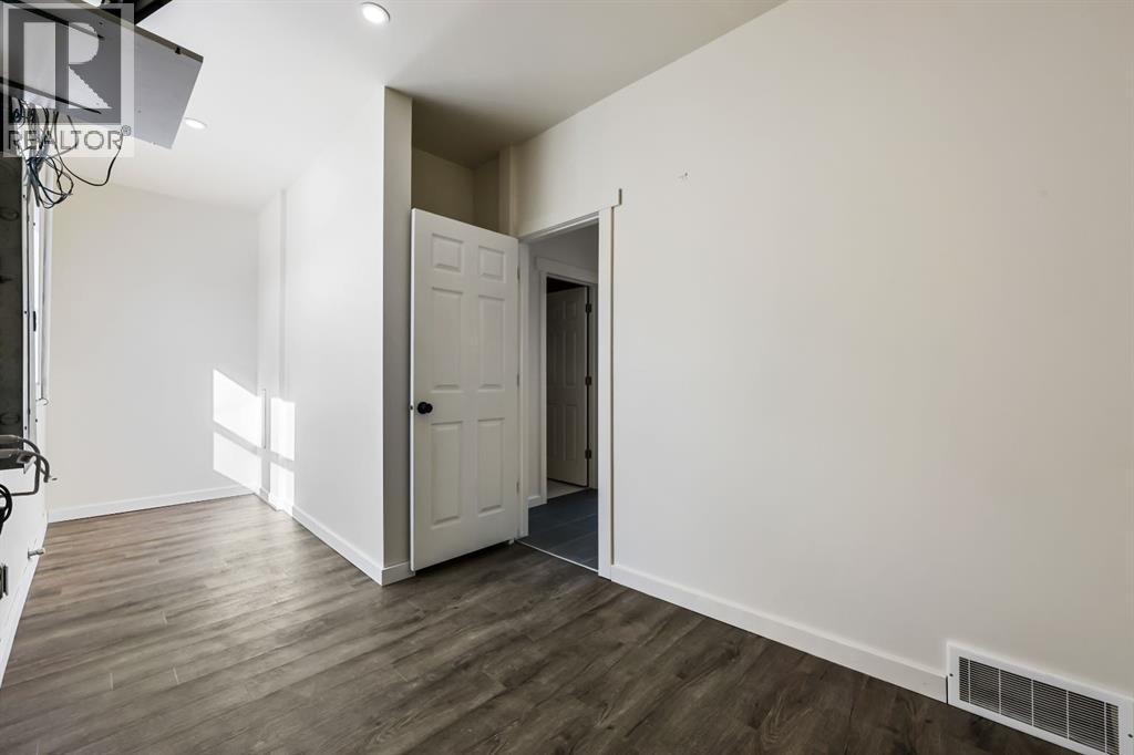 2025 19 Avenue Property Photo 22