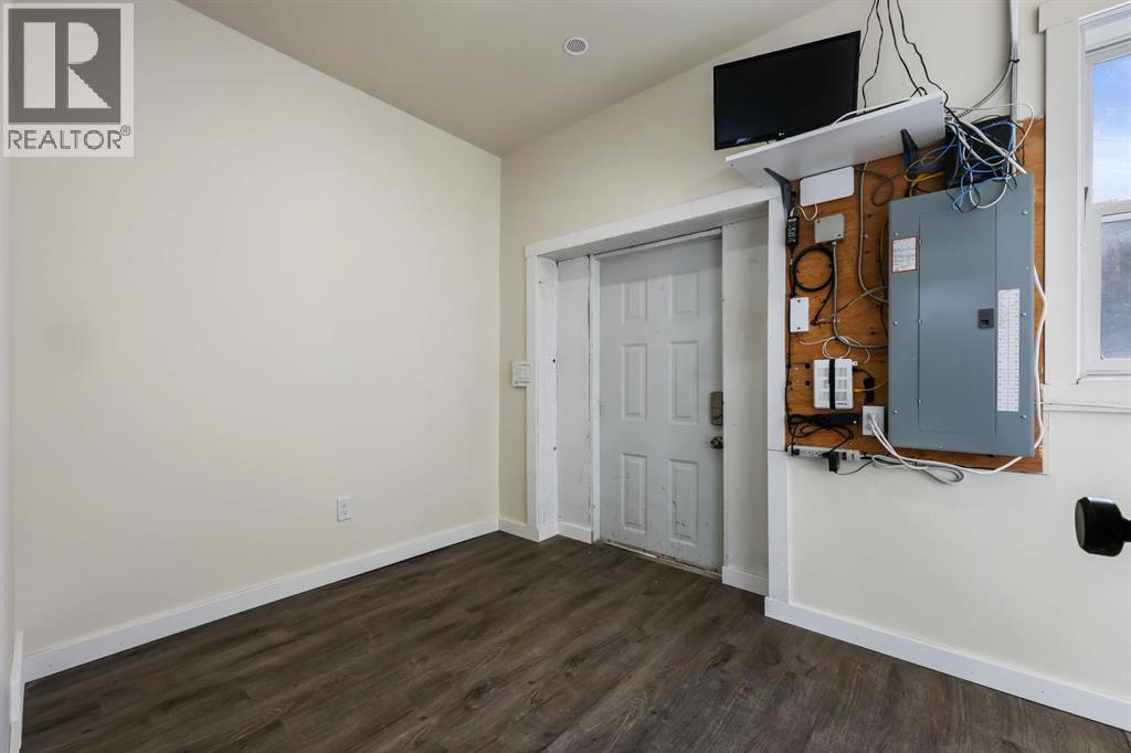 2025 19 Avenue Property Photo 23