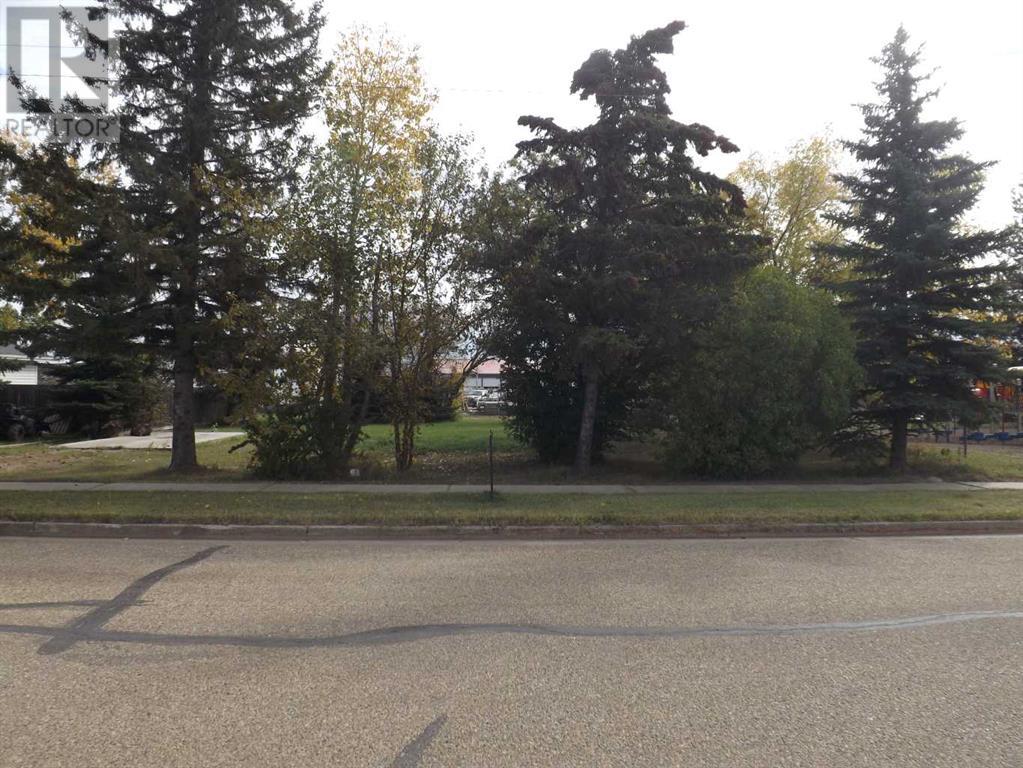 5017 47 Street Property Photo 1