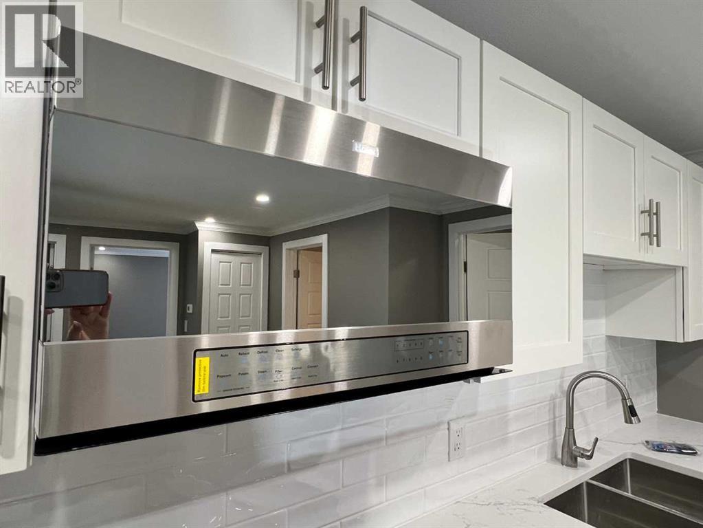 11, 7895 49 Avenue Property Photo 5