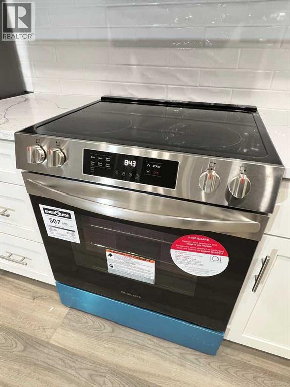 11, 7895 49 Avenue Property Photo 8