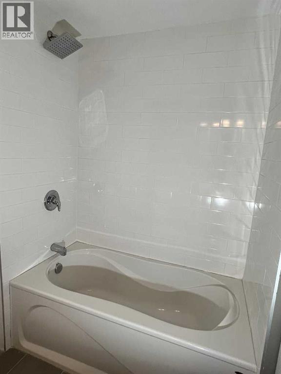 11, 7895 49 Avenue Property Photo 11