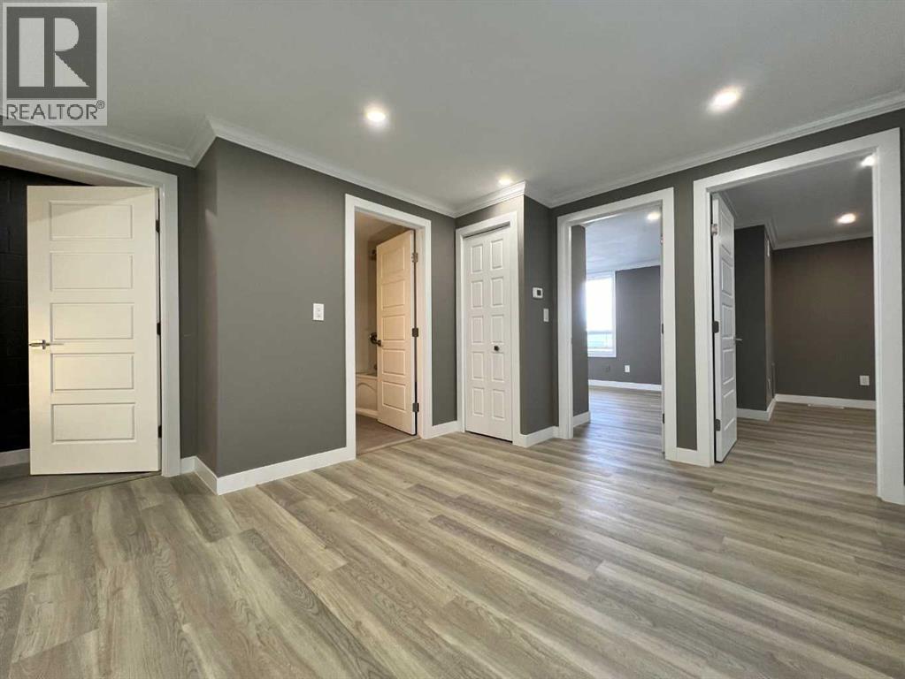 11, 7895 49 Avenue Property Photo 12