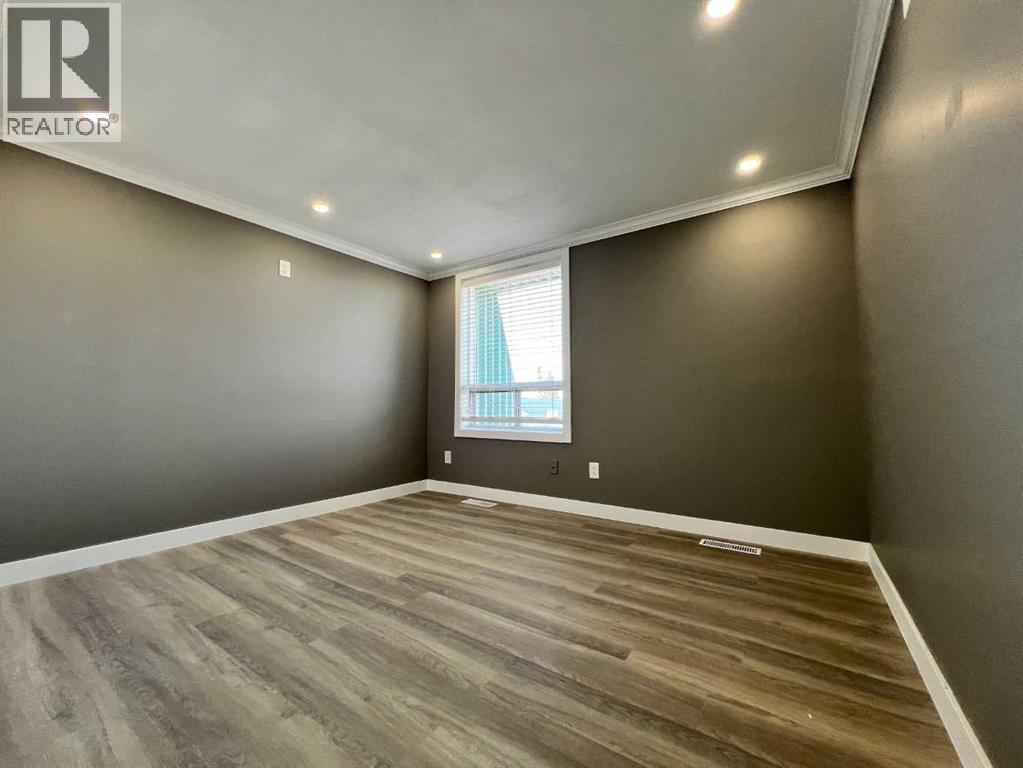 11, 7895 49 Avenue Property Photo 13