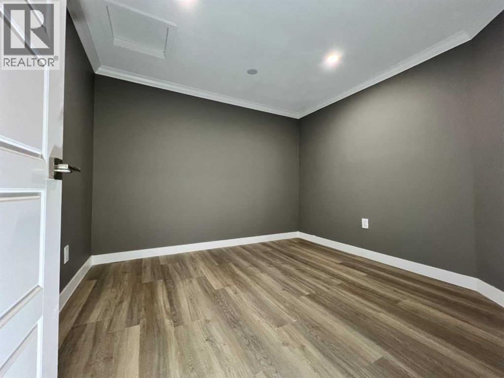 11, 7895 49 Avenue Property Photo 15