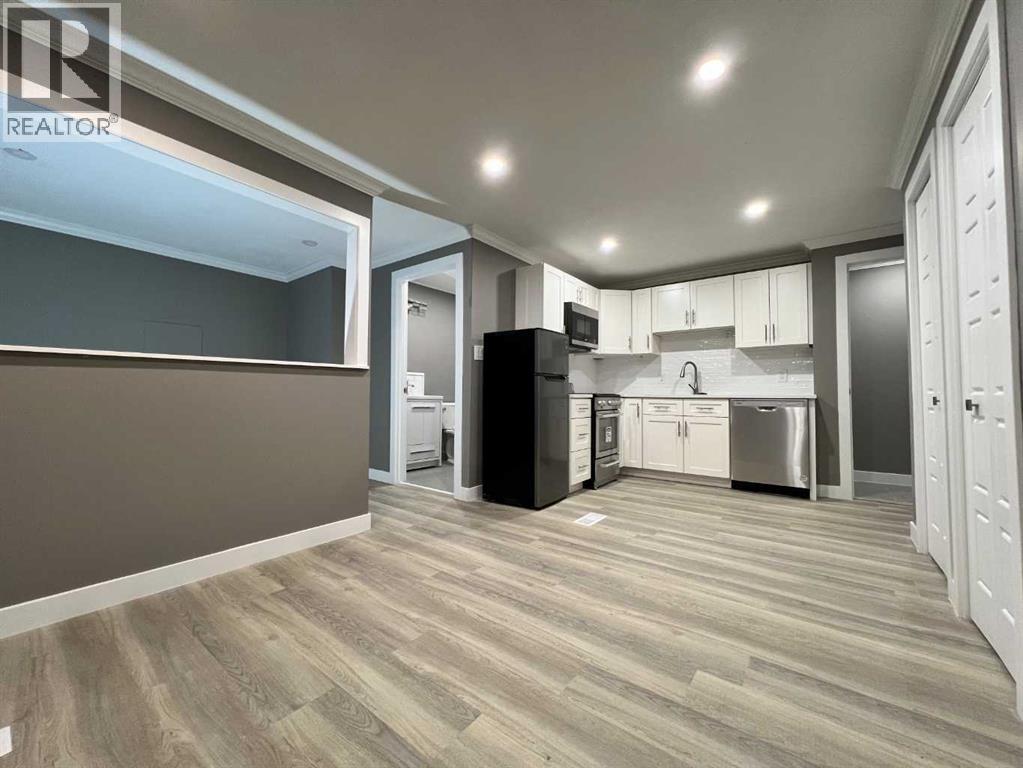 11, 7895 49 Avenue Property Photo 19