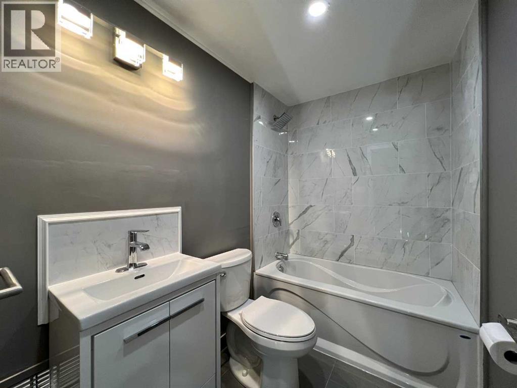 11, 7895 49 Avenue Property Photo 20