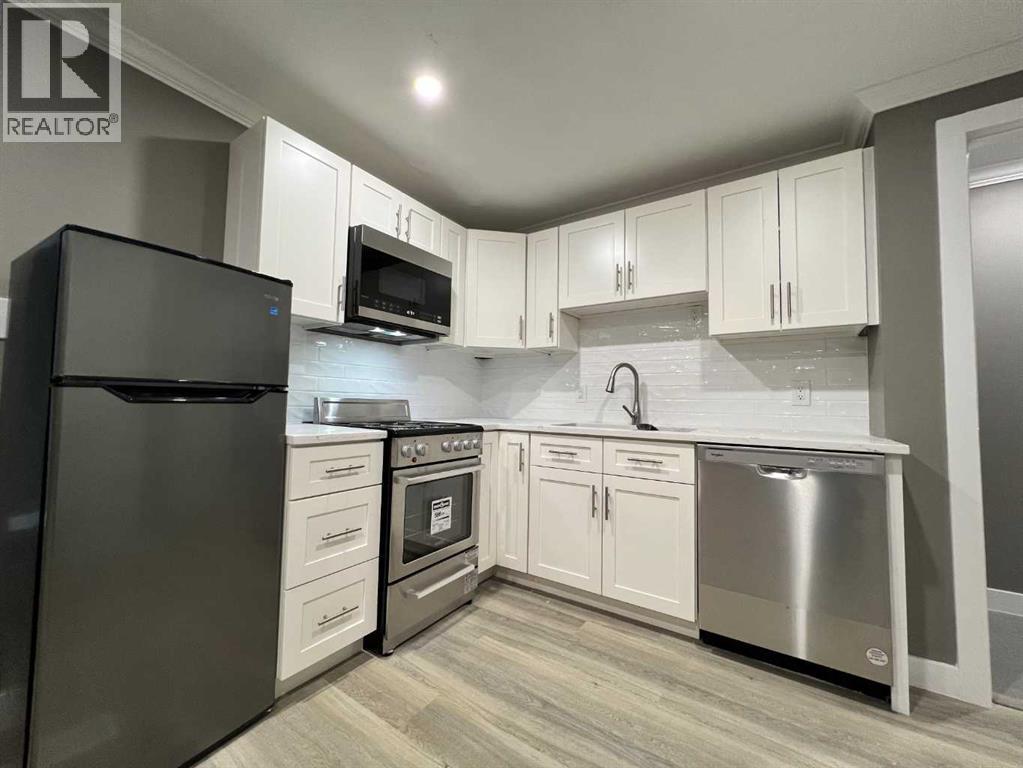 11, 7895 49 Avenue Property Photo 21