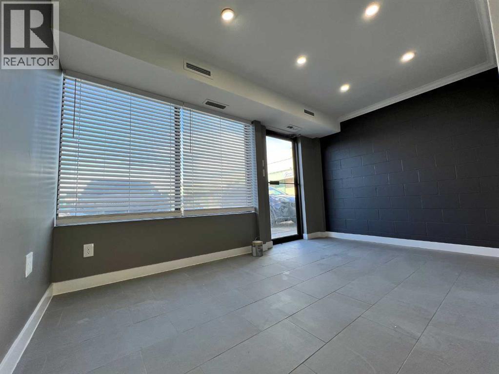 11, 7895 49 Avenue Property Photo 25