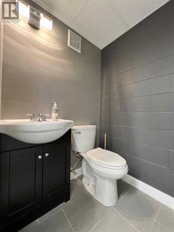 11, 7895 49 Avenue Property Photo 26