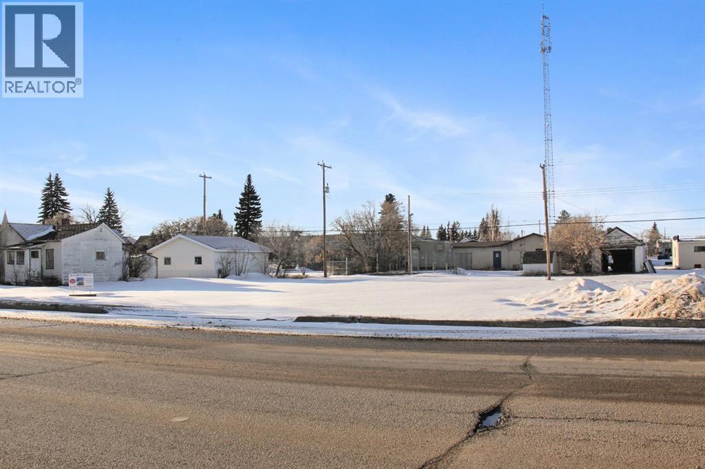 5028 49 Street Property Photo 1