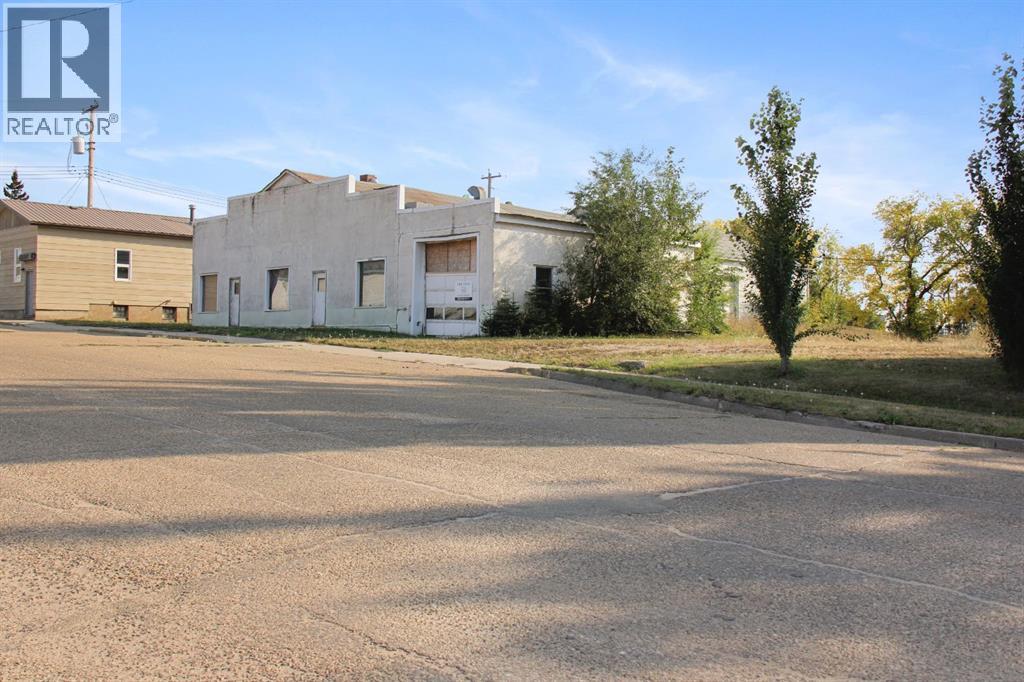 5019 52 Avenue Property Photo 1