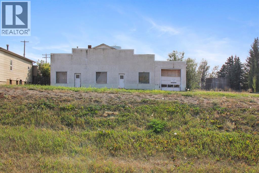 5019 52 Avenue Property Photo 3