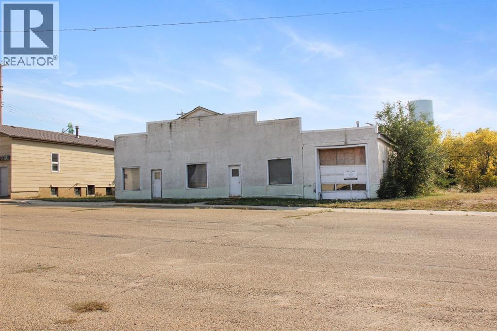 5019 52 Avenue Property Photo 4