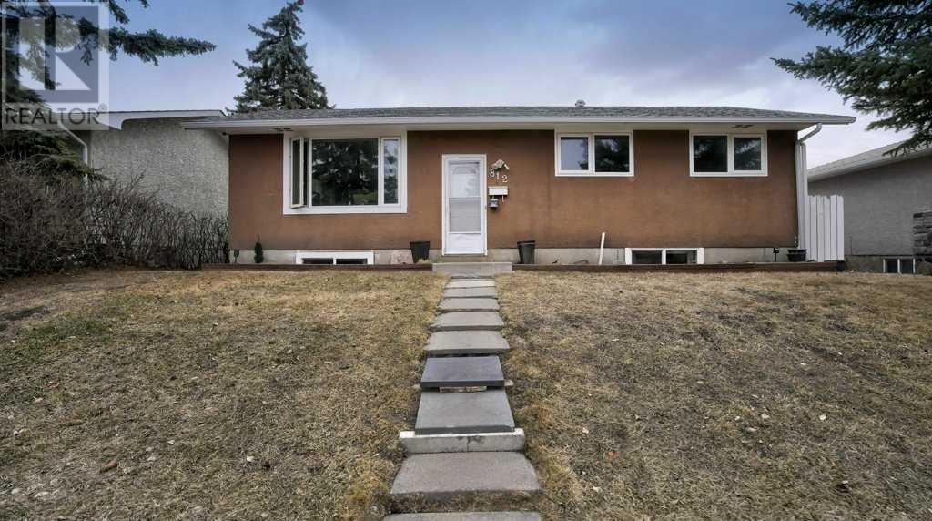 812 Avonlea Place Se Property Photo