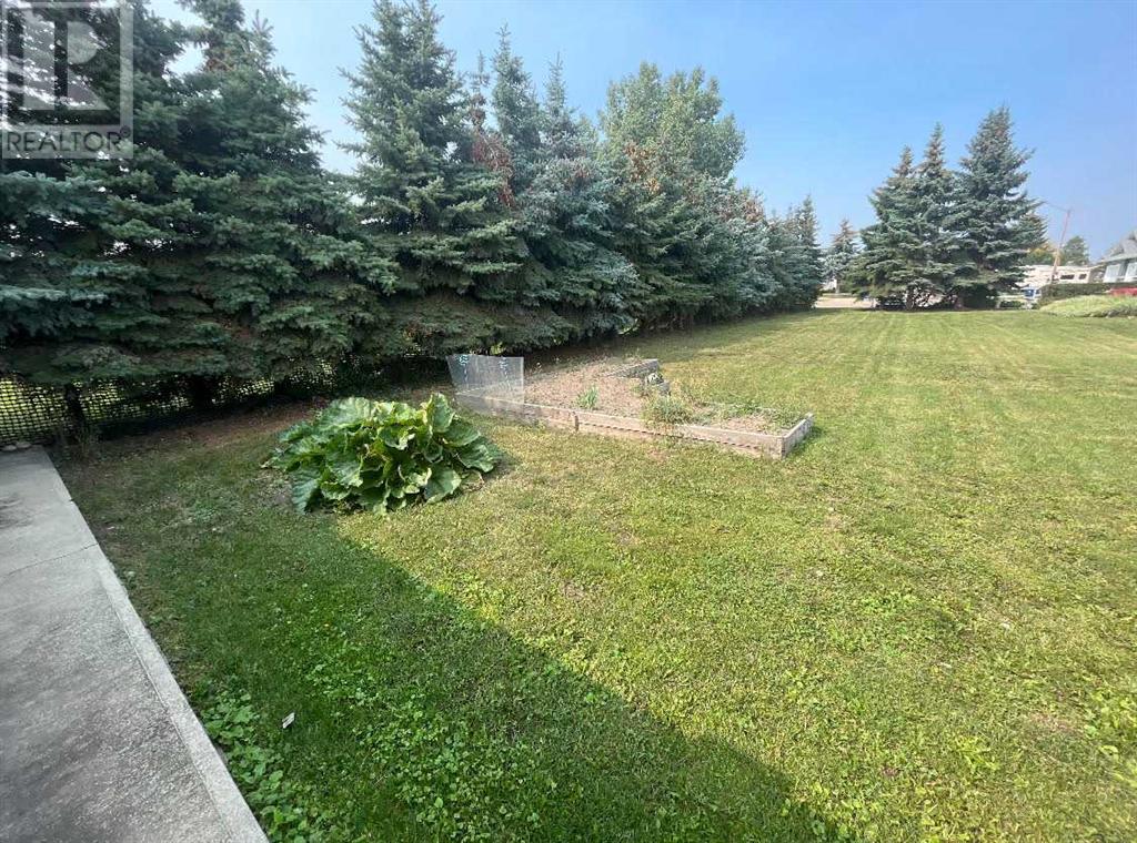 5013 59 Street Property Photo 1