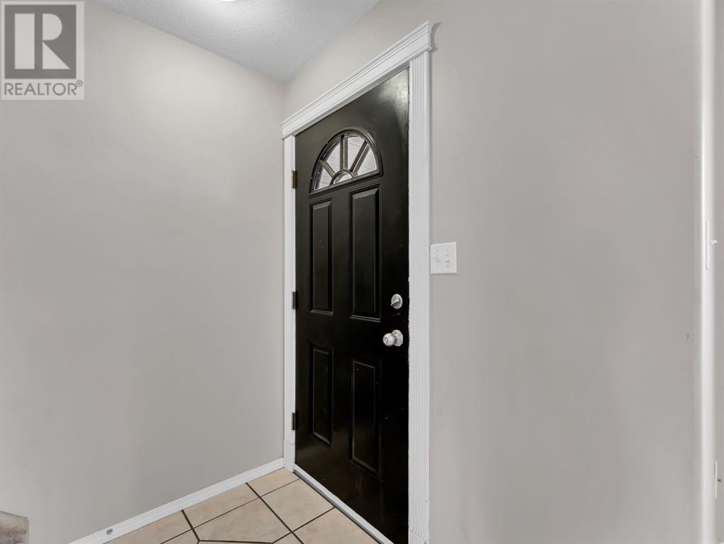 327/329 3 Street Nw Property Photo 6