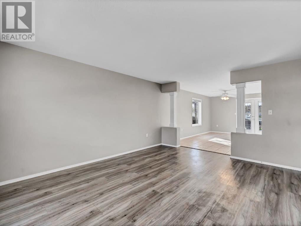 327/329 3 Street Nw Property Photo 7