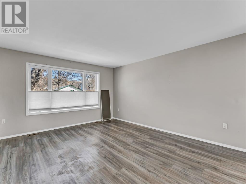 327/329 3 Street Nw Property Photo 10