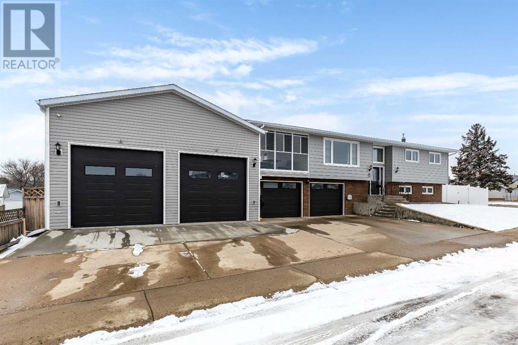 98 Cairney Crescent Se Property Photo