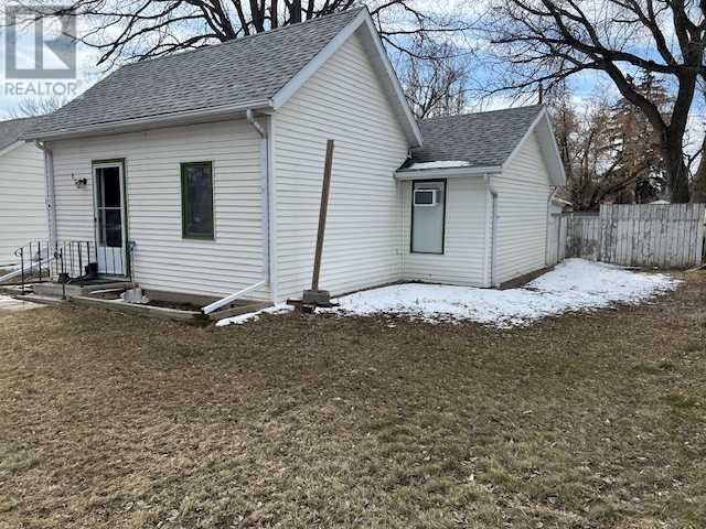 131 2 Street E Property Photo