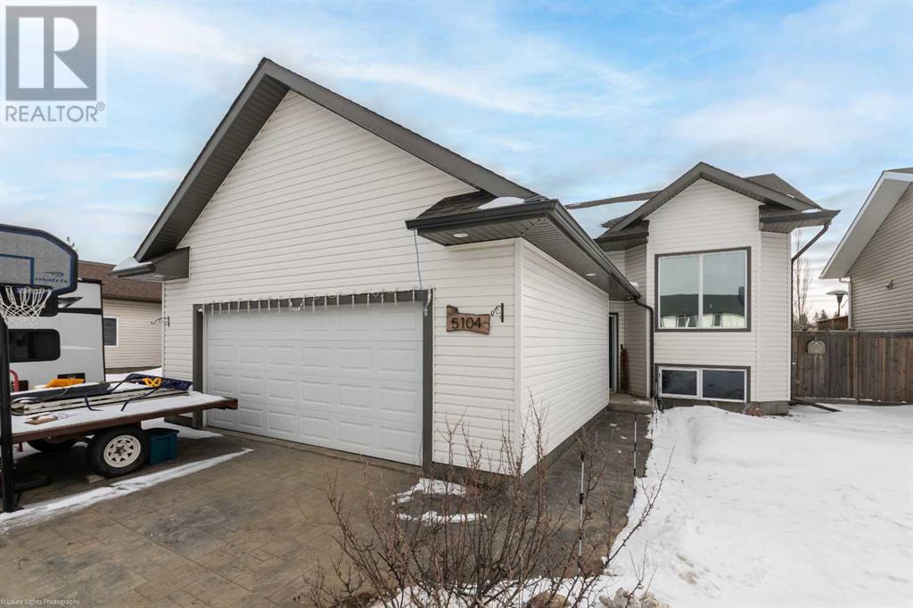 5104 54 Street Property Photo 1