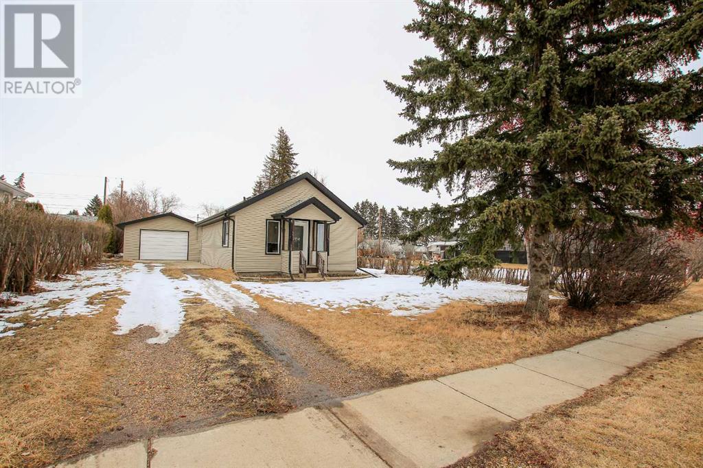 5632 52 Avenue Property Photo 1