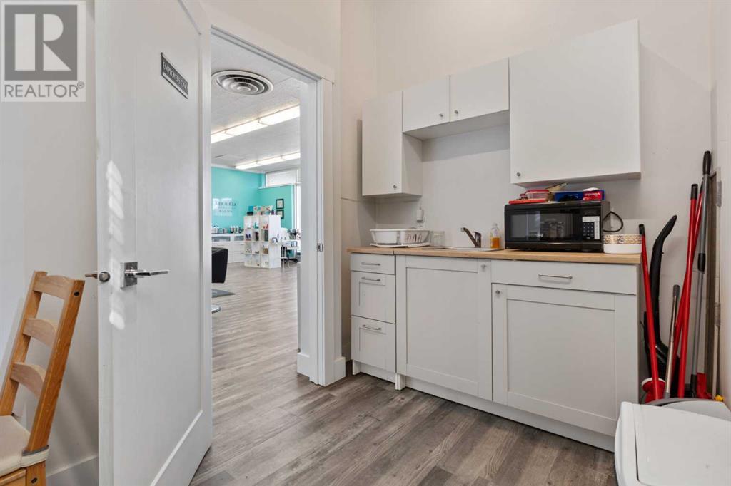 5002 50 Street Property Photo 17