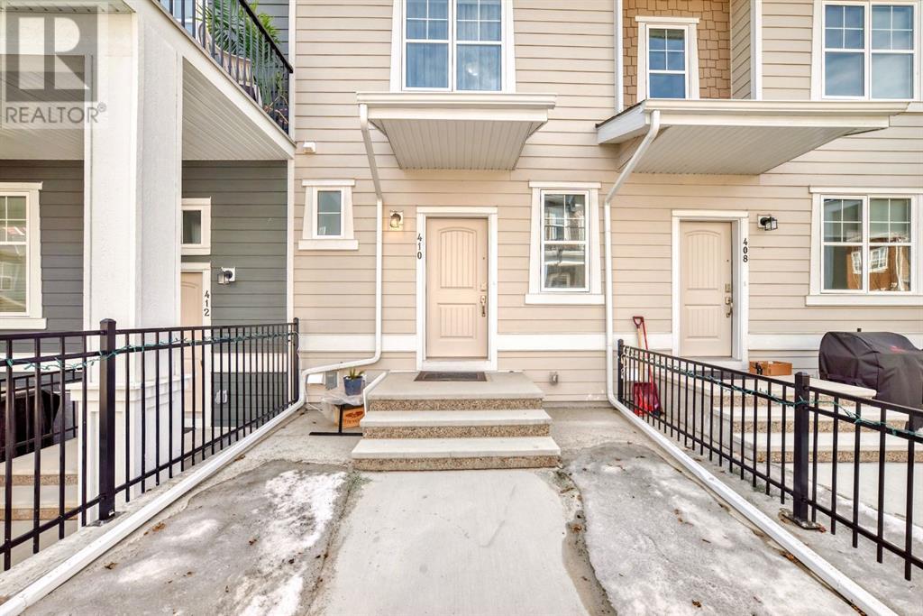410 Cranbrook Walk Se Property Photo 4