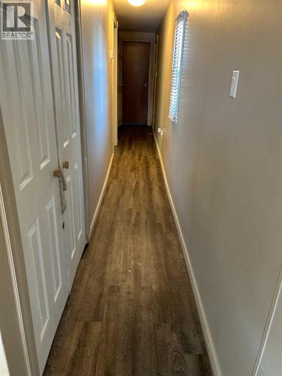 4942 43 Street Property Photo 13