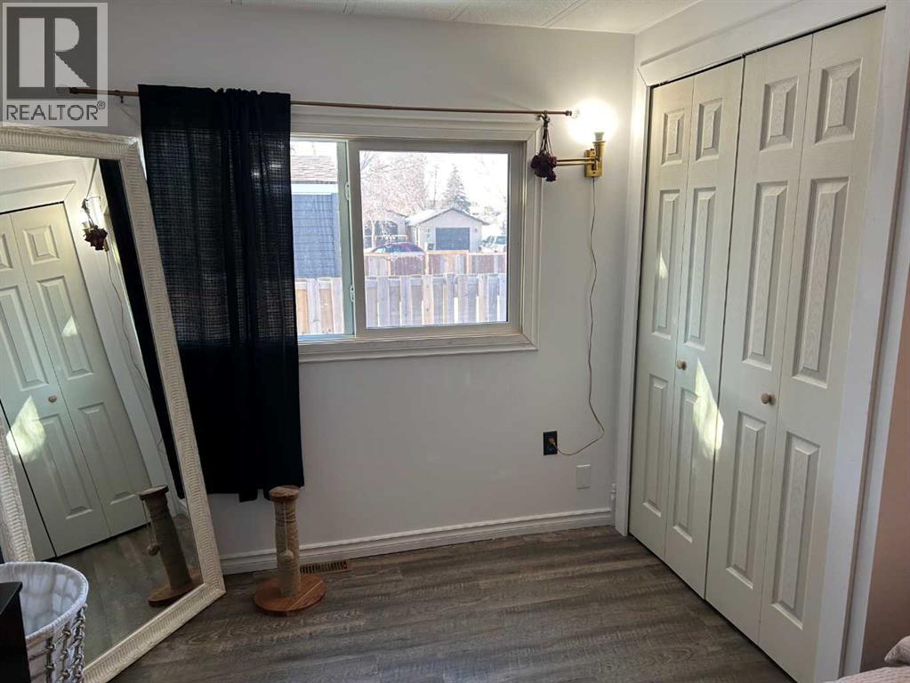 4942 43 Street Property Photo 14