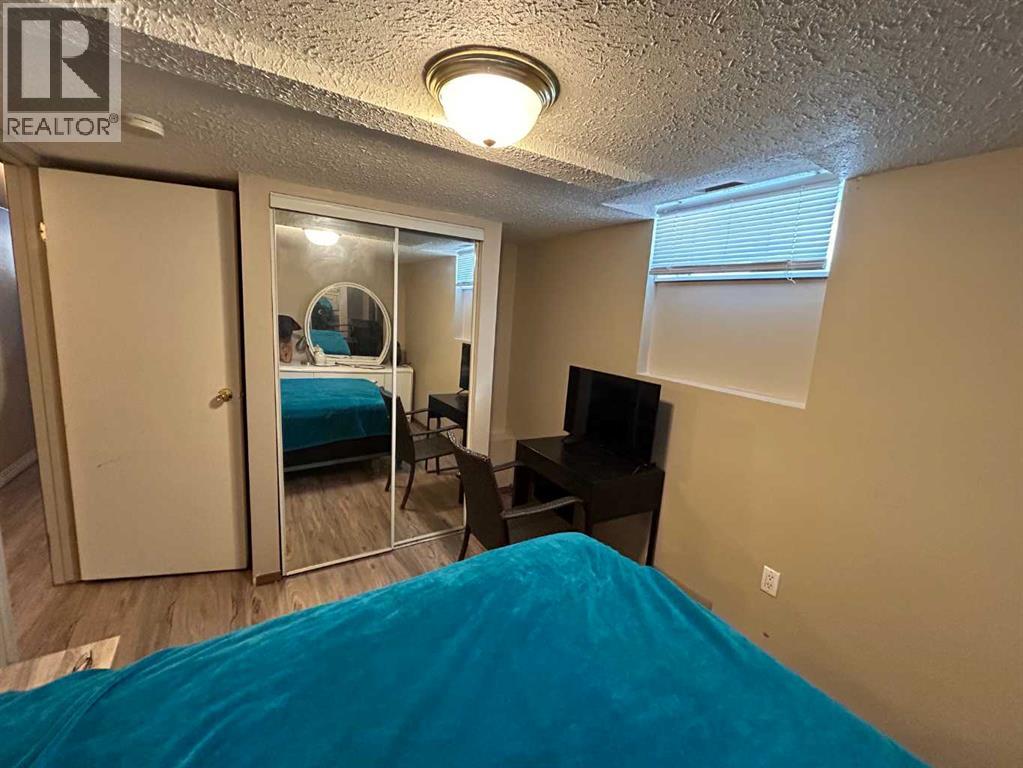 4942 43 Street Property Photo 23