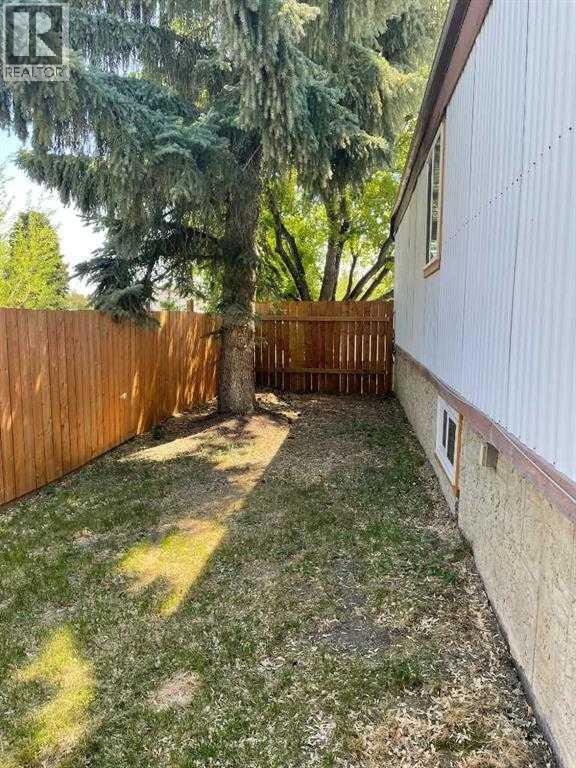 4942 43 Street Property Photo 32