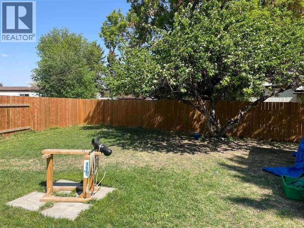 4942 43 Street Property Photo 35