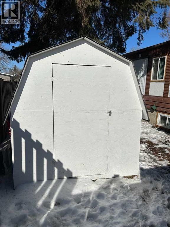 4942 43 Street Property Photo 36