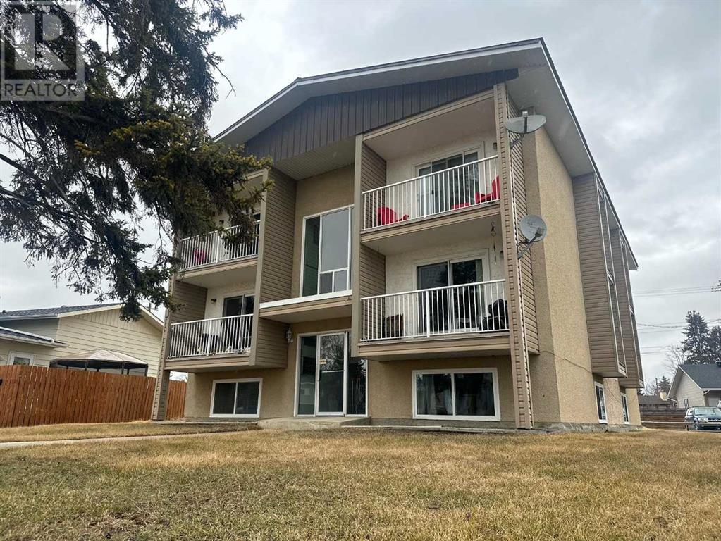 1-6, 5704 44 Avenue Property Photo 2