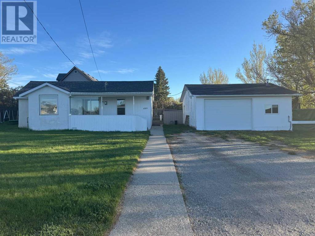 489 6 Avenue W Property Photo