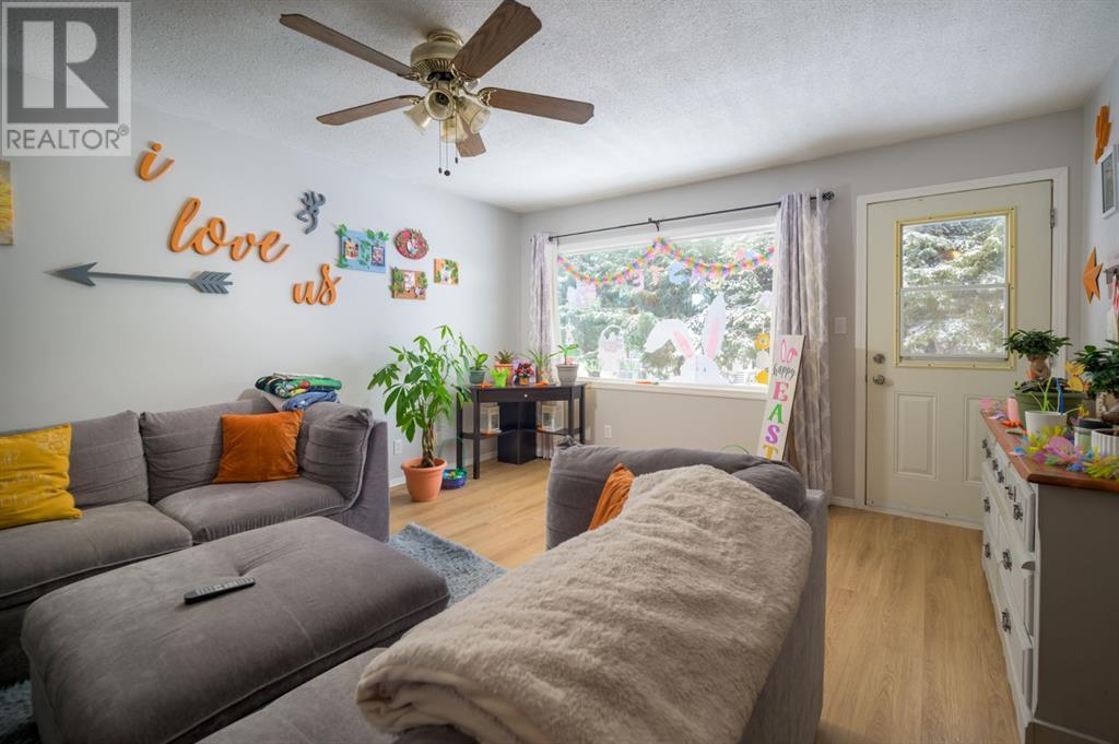 4808 55 Street Property Photo 5