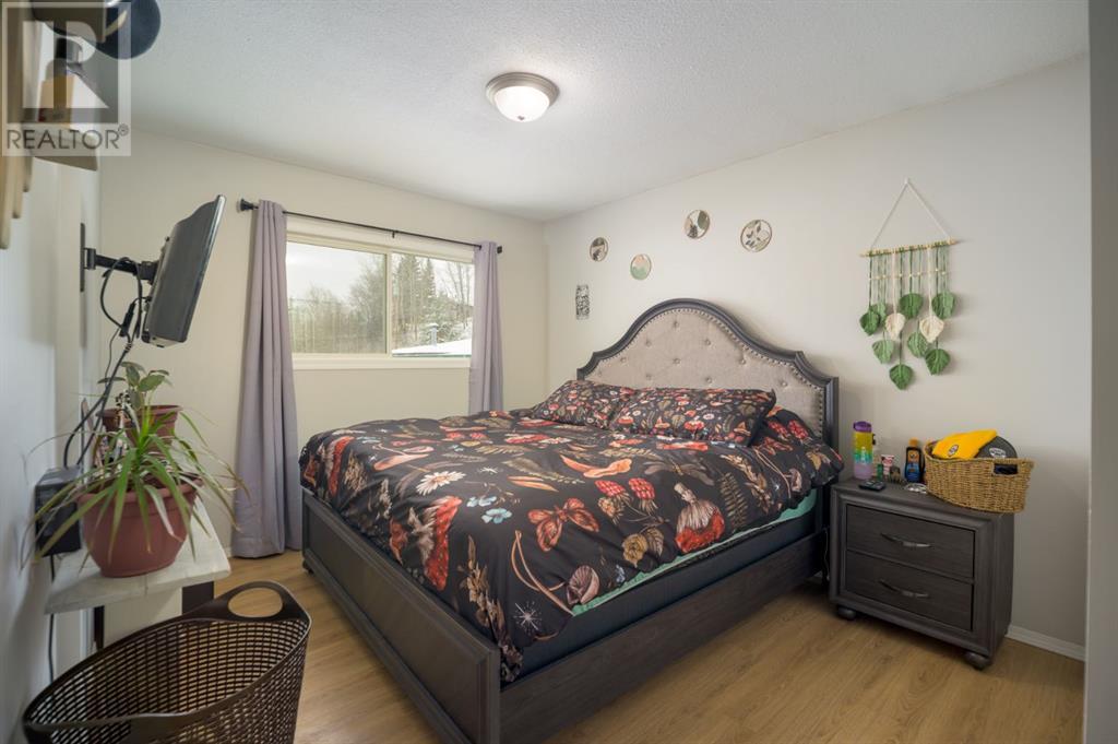 4808 55 Street Property Photo 6