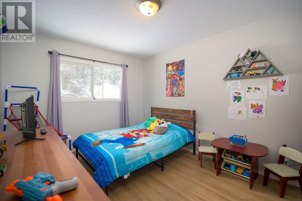 4808 55 Street Property Photo 7