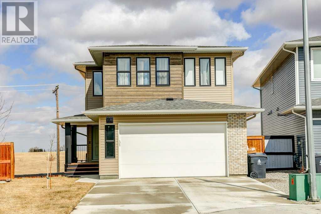 1170 Pacific Circle W Property Photo 1