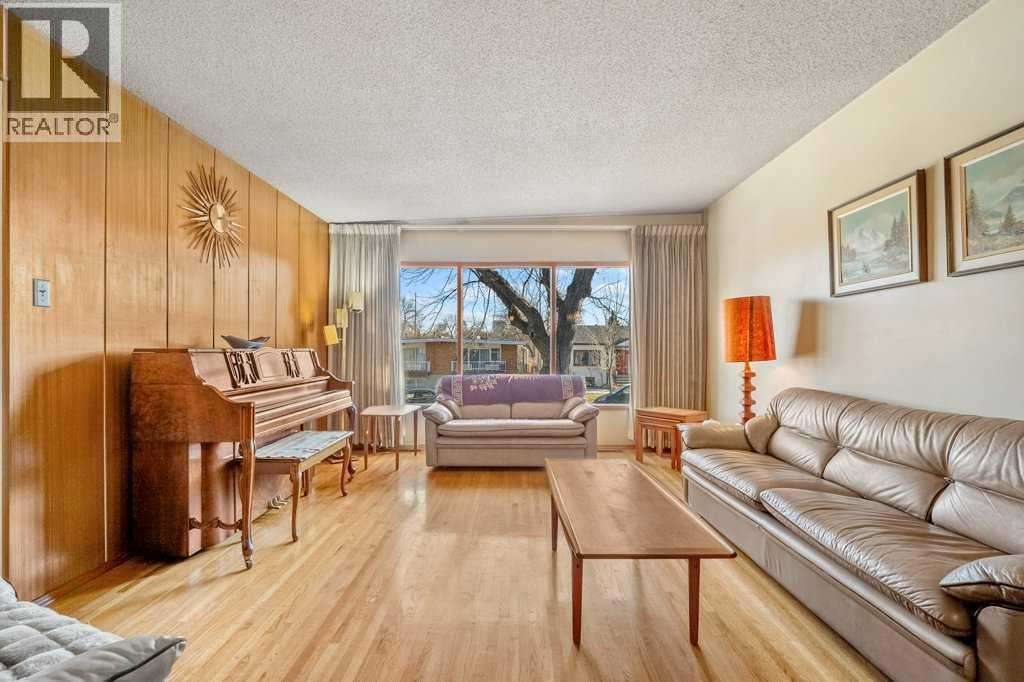 118 & 120 30 Avenue Nw Property Photo 2