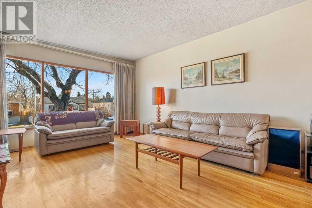 118 & 120 30 Avenue Nw Property Photo 3