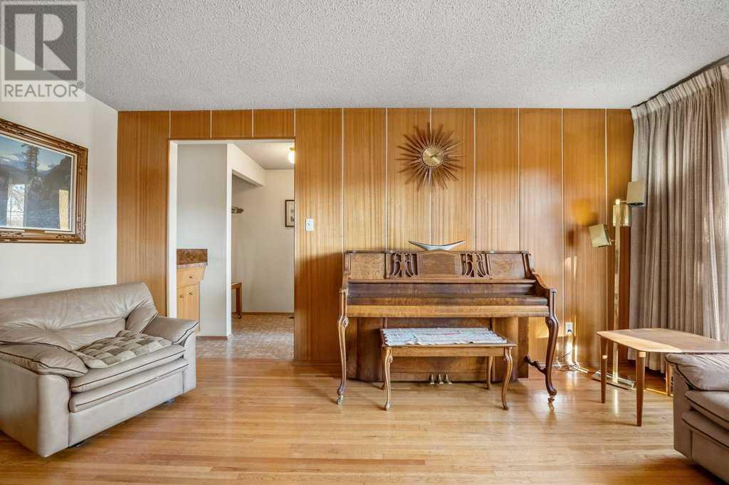 118 & 120 30 Avenue Nw Property Photo 5