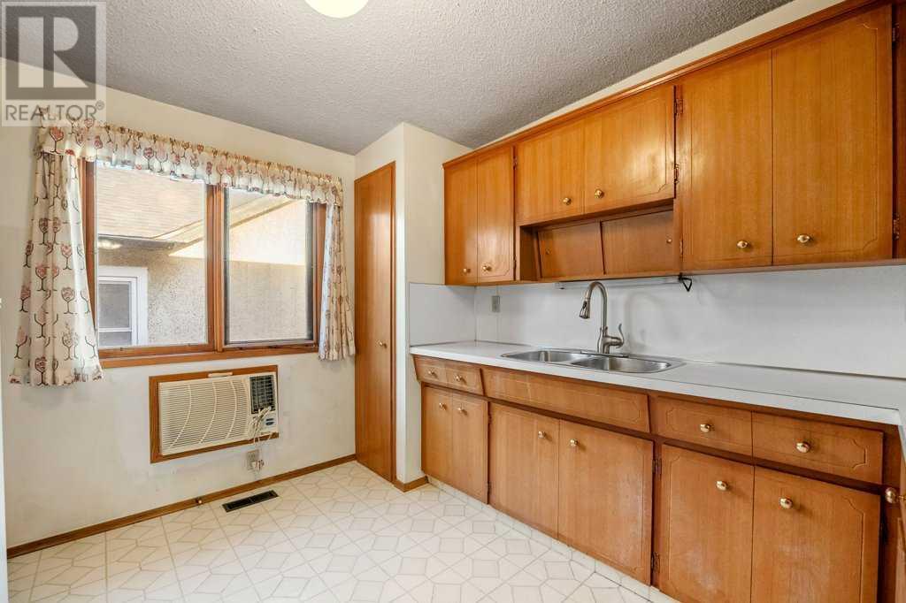 118 & 120 30 Avenue Nw Property Photo 10